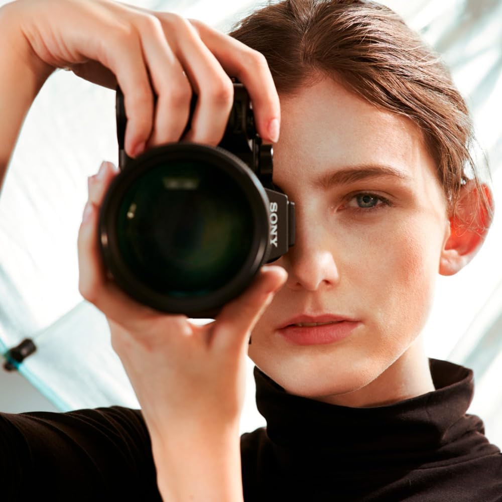 Sony Alpha a7R IV Full-Frame Mirrorless Camera with 28-70mm Zoom Lens L8523