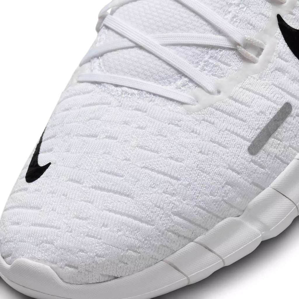 Nike Women's Free Run 5.0 2021 Running Shoes White Light Silver Size 7 K401