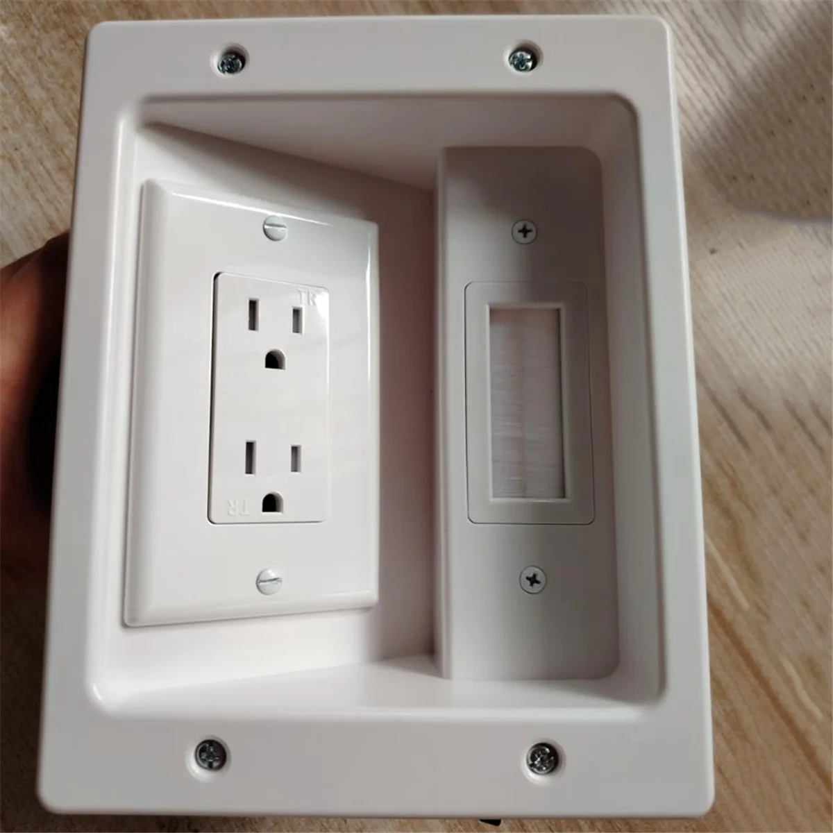 Recessed Outlet Box Cable Management Kit 15A 125V for TV Wires D64582