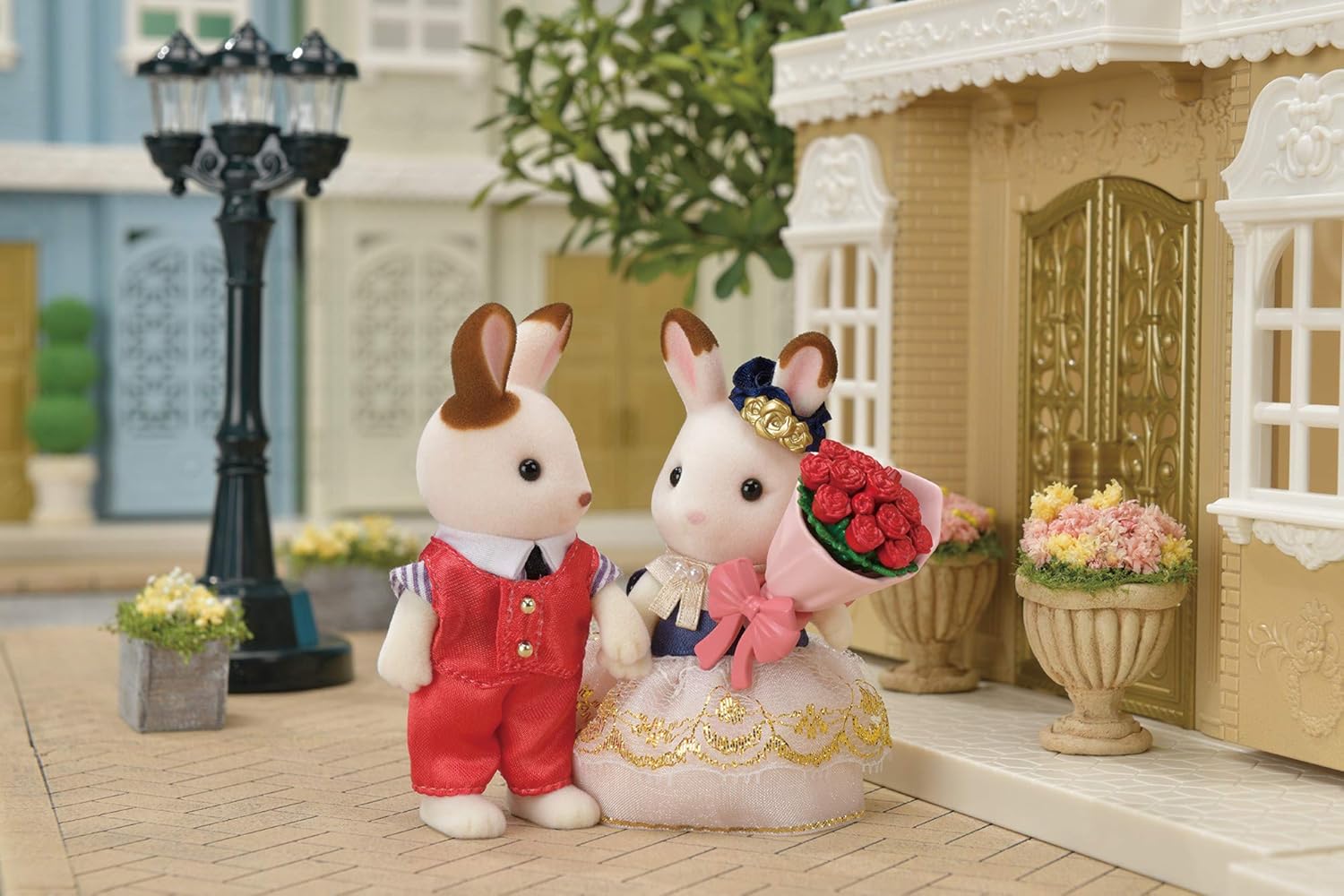 Calico Critters Town Series Cute Couple Set, 2 Collectible Doll Figures A564