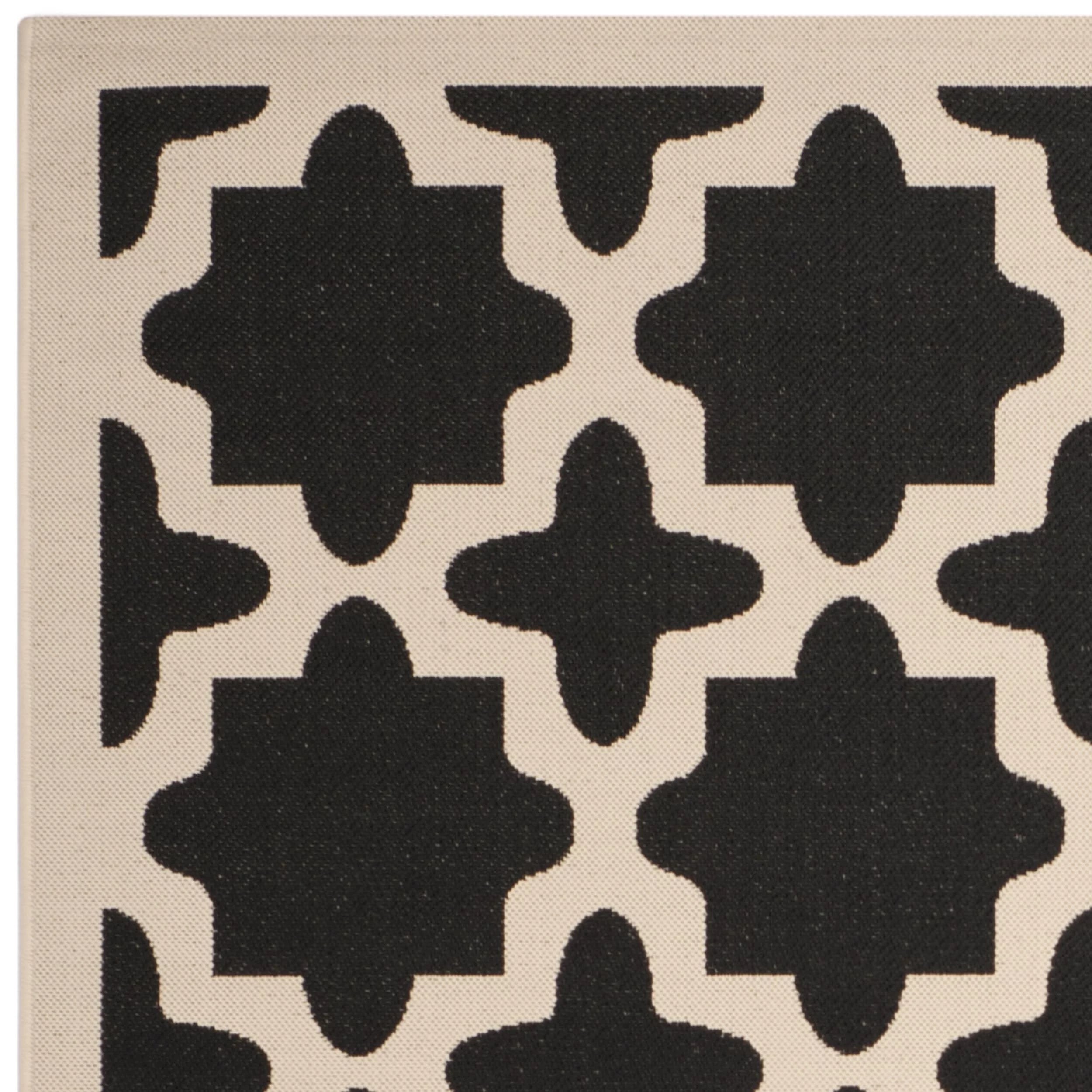 SAFAVIEH Courtyard Amanda Geometric Indoor/Outdoor Area Rug, 7'10" Square, Black/Beige X54280